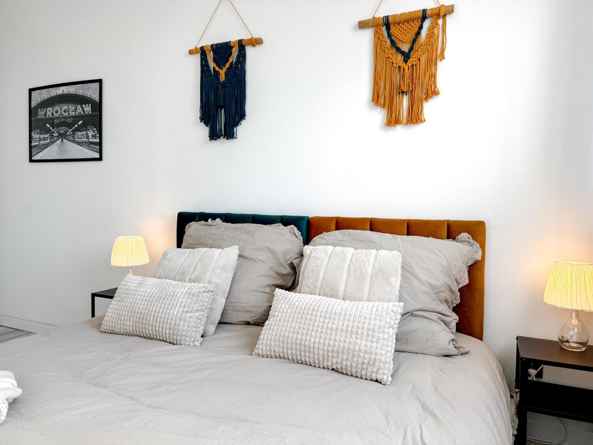 Apartament 2mins Skytower! Stylish 2bd Kitchen, Balcony! Near Train *